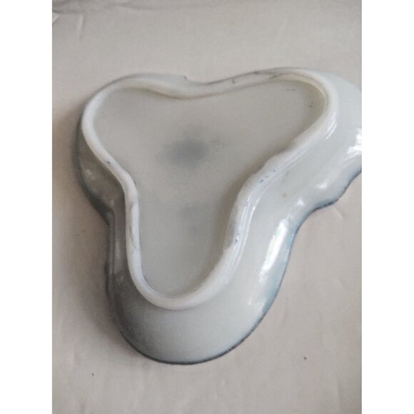 Antique Westmoreland Milk Glass Trinket/ Ring Dish 5" x 5 1/2" - Picture 9 of 10